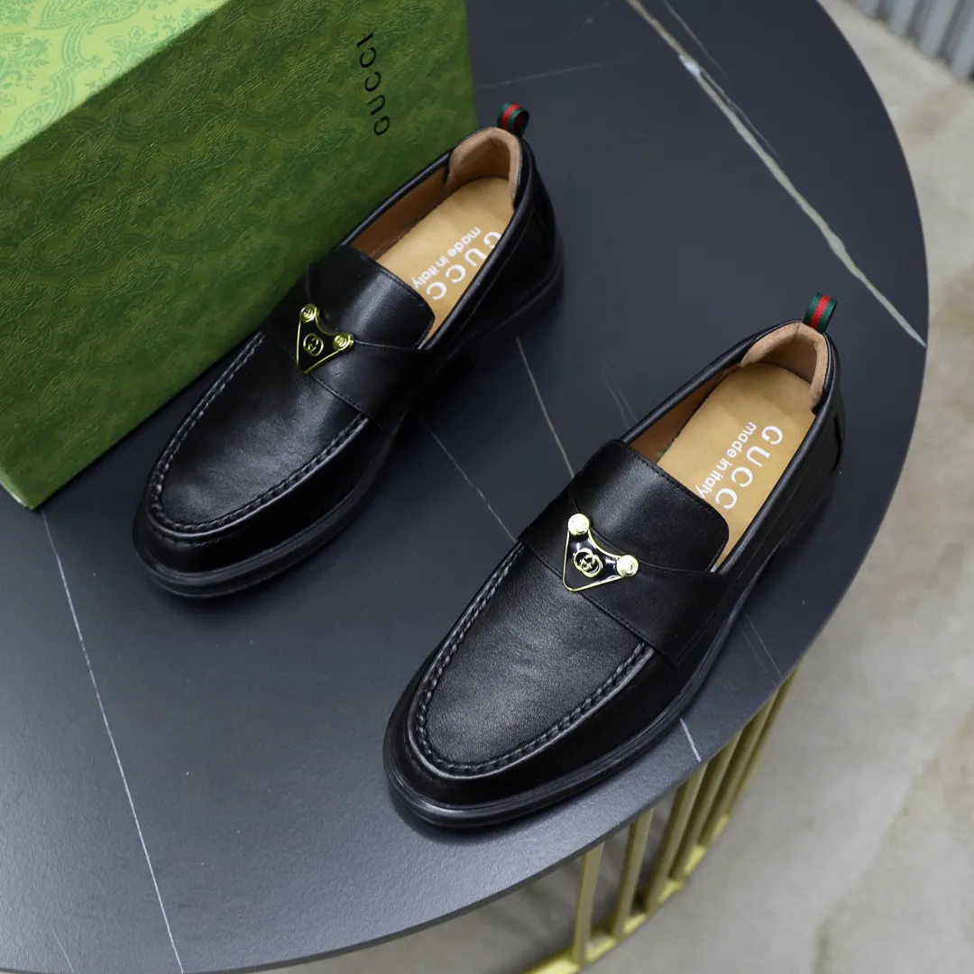 Men's shoes: 250🙅‍♂️🙅‍♂️🙅‍♂️Niuli Brand: GUCCI Size: 38-44 (45 can be customized) Level: Counter classic Material: Original soft cowhide upper Comfortable cowhide lining Original lightweight outsole Style category: Business casual footwear Driving leather shoes Color: Actual picture color